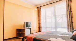 Гостиница Лион Судак Двухместный номер с 1 кроватью или 2 отдельными кроватями-2