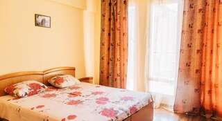 Гостиница Лион Судак Двухместный номер с 1 кроватью или 2 отдельными кроватями и балконом-1